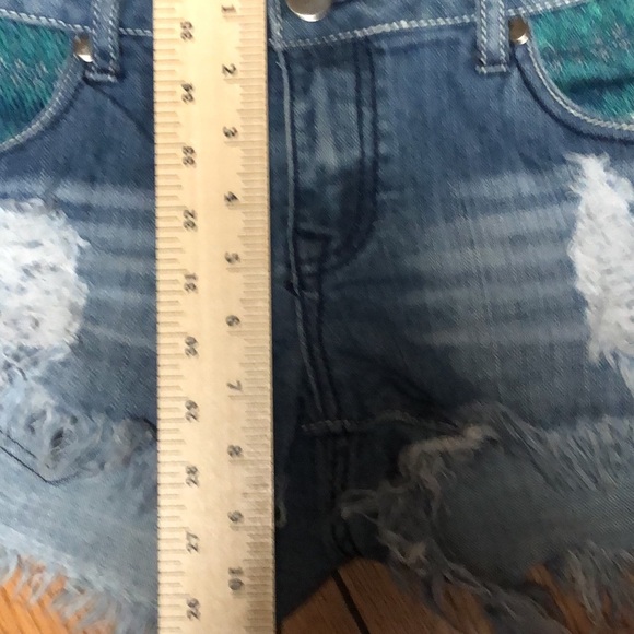 Empyre denim distressed, cut off Jean shorts embroidered pocket size 7 - Picture 8 of 9